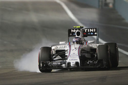 Valtteri Bottas, Williams FW37 locks up under braking