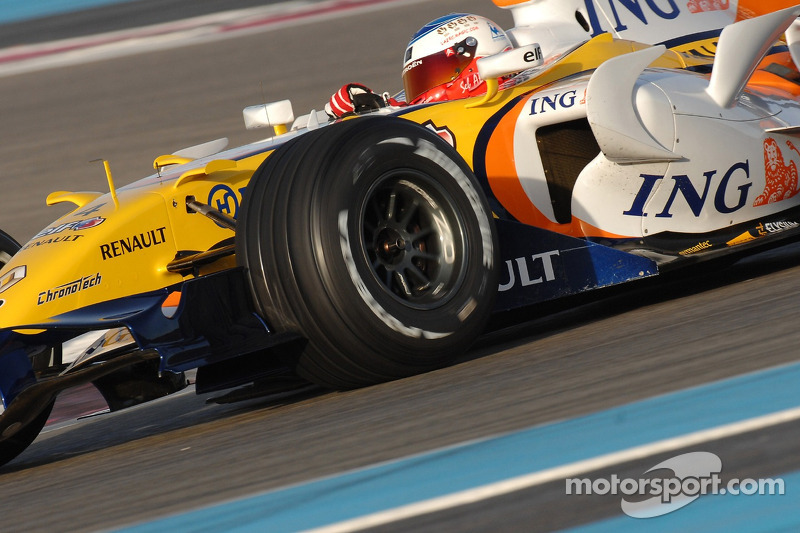 Sébastien Loeb tests the Renault F1