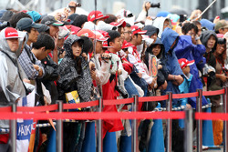 Fans in der Boxengasse