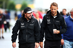 Fernando Alonso, McLaren con su compañero de equipo Jenson Button, McLaren