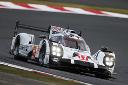 #17 Porsche Team Porsche 919 Hybrid: Timo Bernhard, Mark Webber, Brendon Hartley
