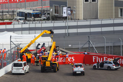 Bergungsarbeiten nach dem Unfall von Carlos Sainz Jr., Scuderia Toro Rosso STR10