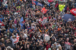 Fans bei der Siegerehrung