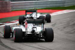 Nico Rosberg, Mercedes AMG F1 W06, vor Lewis Hamilton, Mercedes AMG F1 W06
