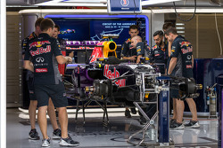 Red Bull Racing RB11, Vorbereitung in der Box