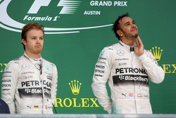 Podio: Ganador de la Carrera y Campeón del Mundo Lewis Hamilton, Mercedes AMG F1 Team y el tercer lu