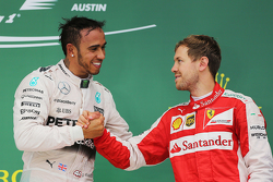 Podio: Ganador de la carrera y campeón del mundo Lewis Hamilton, Mercedes AMG F1 Team y el tercer lu