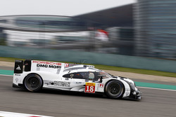#18 Porsche Team Porsche 919 Hybrid: Romain Dumas, Neel Jani, Marc Lieb