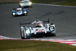#17 Porsche Team Porsche 919 Hybrid: Timo Bernhard, Mark Webber, Brendon Hartley