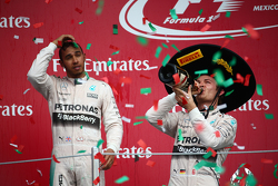 Podio: secondo Lewis Hamilton, Mercedes AMG F1 con il vincitore Nico Rosberg, Mercedes AMG F1 W06