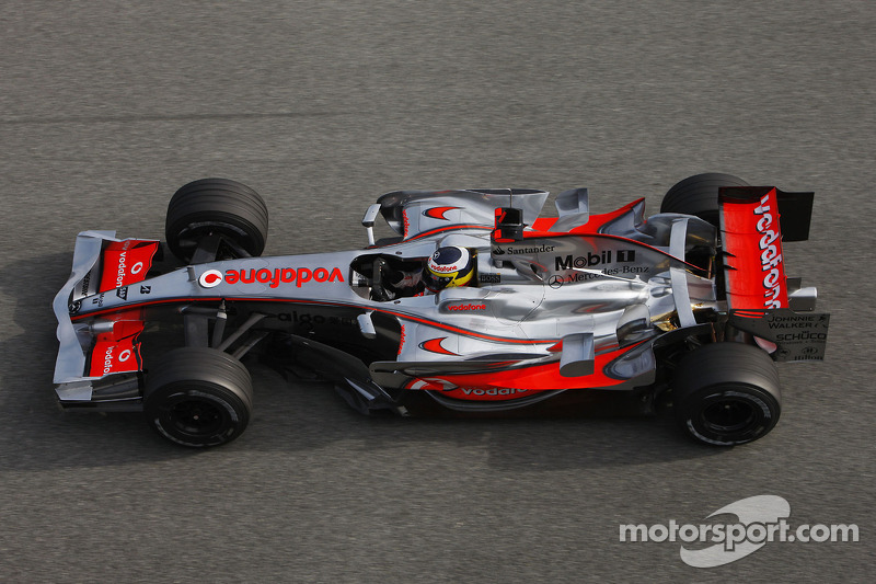 Pedro de la Rosa test ediyoryeni McLaren Mercedes MP4-23