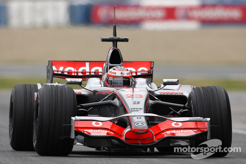 Heikki Kovalainen test ediyoryeni McLaren Mercedes MP4-23