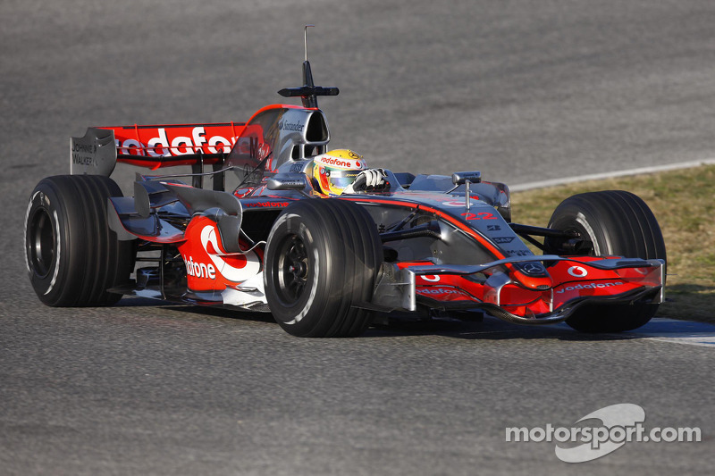 Lewis Hamilton test ediyoryeni McLaren Mercedes MP4-23