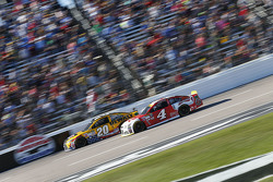 Erik Jones, Joe Gibbs Racing Toyota; Kevin Harvick, Stewart-Haas Racing Chevrolet