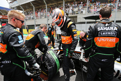 Nico Hulkenberg, Sahara Force India F1 VJM08 sulla griglia
