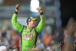 Victory-Lane: 1. und Champion NASCAR Sprint-Cup 2015: Kyle Busch, Joe Gibbs Racing Toyota