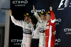 Secondo Lewis Hamilton, Mercedes AMG F1 Team e il vincitore Nico Rosberg, Mercedes AMG F1 Team