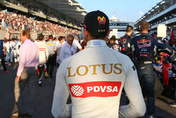 Pastor Maldonado, Lotus F1 Team op de grid