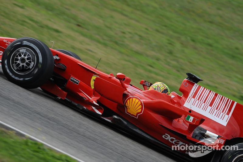 2008年罗西在穆杰罗赛道测试法拉利F2008赛车