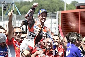 アンドレア・ドヴィツィオーゾ、MotoGPレジェンドとして殿堂入りへ。マルケスと壮絶バトル演じ通算15勝