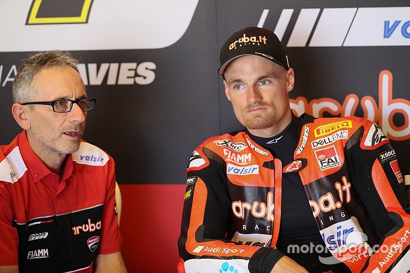 Chaz Davies si infortuna alla clavicola destra allenandosi con un Motard