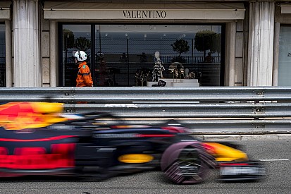 Red Bull si è messa le ali, Mercedes per ora gioca in difesa