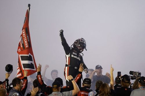 Corey Heim &eacute; o grande campe&atilde;o da NASCAR Truck ap&oacute;s final ca&oacute;tico em Phoenix
