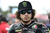 Bezzecchi: "Lo hemos visto con Bastianini, si te saltas carreras te quedas atr&aacute;s"