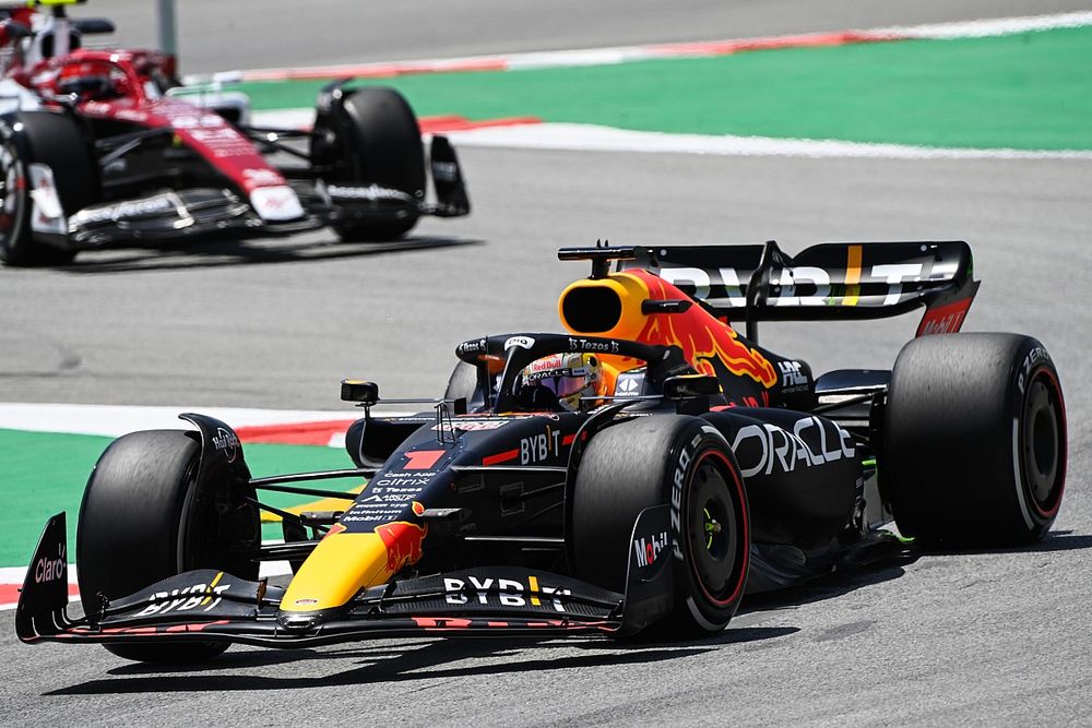 Max Verstappen, Red Bull Racing RB18, Zhou Guanyu, Alfa Romeo C42