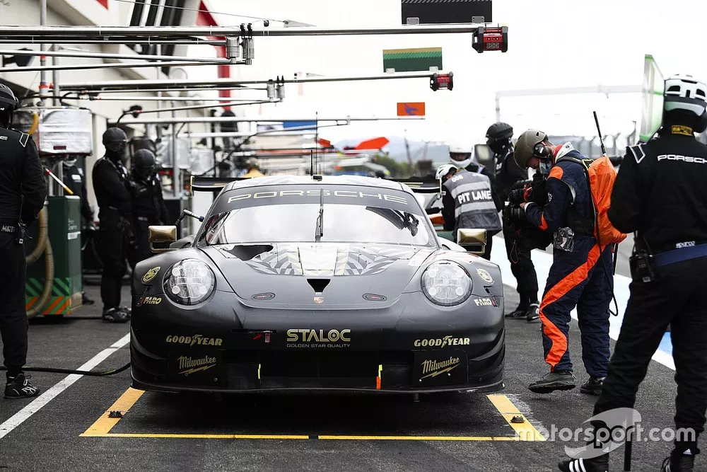 #77 Dempsey - Proton Racing Porsche 911 RSR: Christian Ried, Michele Beretta, Alessio Picariello
