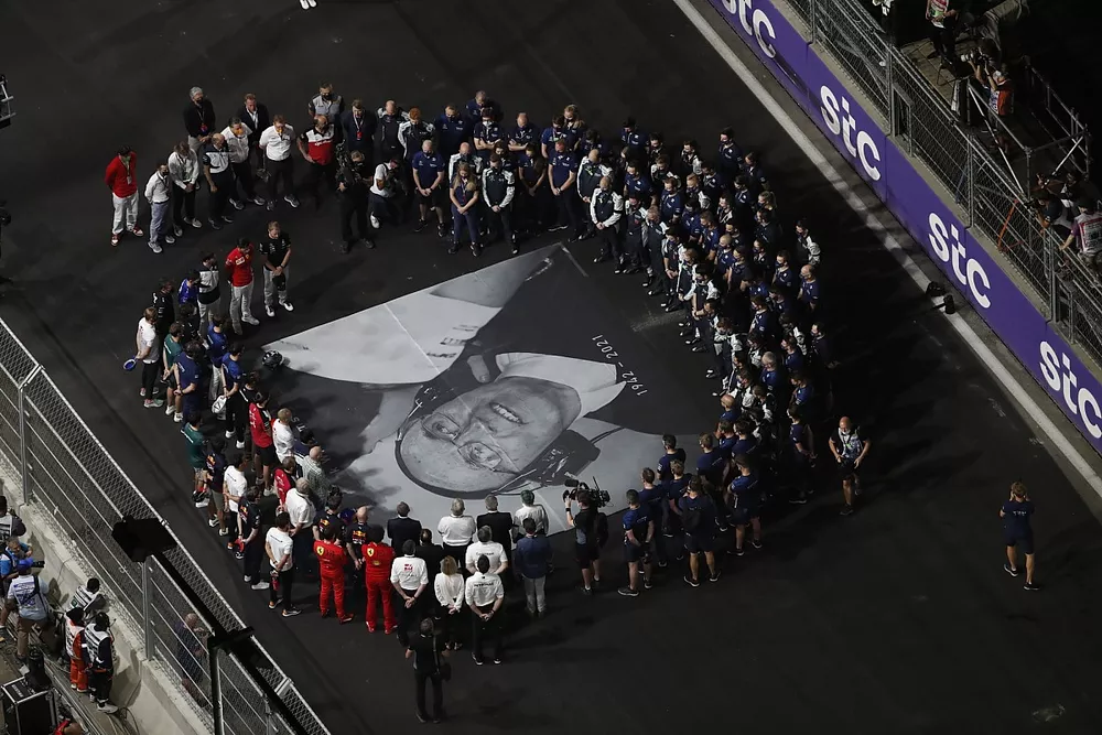 Los pilotos se re&uacute;nen para el homenaje a Frank Williams