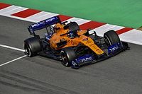Sainz mantém tempo da manhã e lidera dia; Ferrari não marca tempo