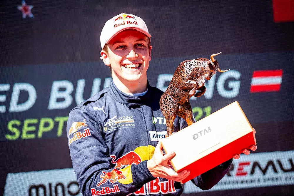 Podium: Race winnaar Liam Lawson, AF Corse