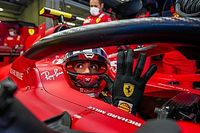 F1: Sainz 'revela' momento incomum ao assinar contrato com Ferrari