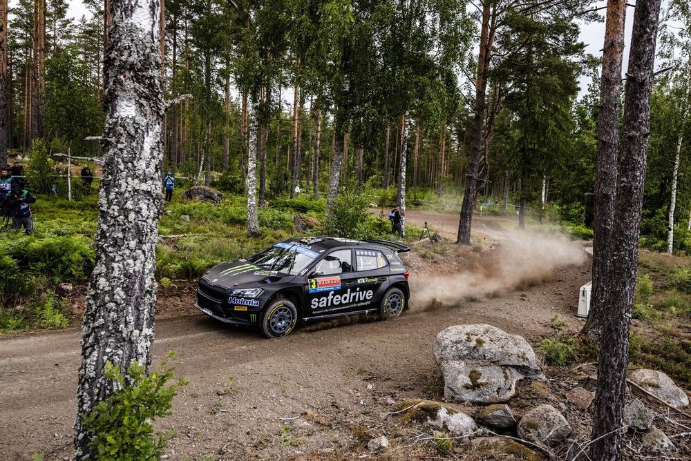 Oliver Solberg, Elliott Edmondson, Skoda Fabia RS Rally2