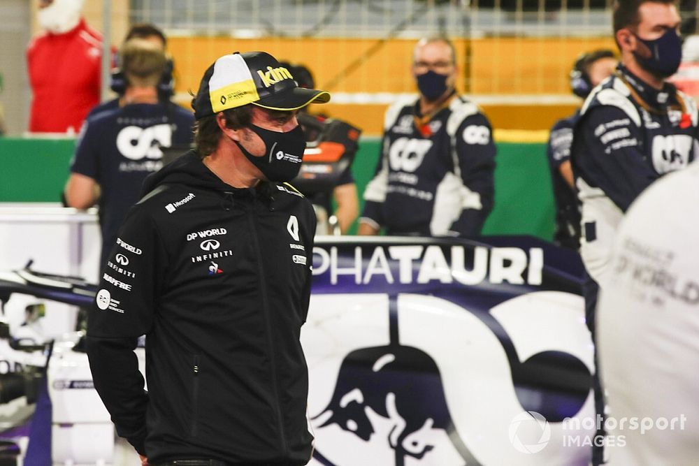 Fernando Alonso, Renault, on the grid