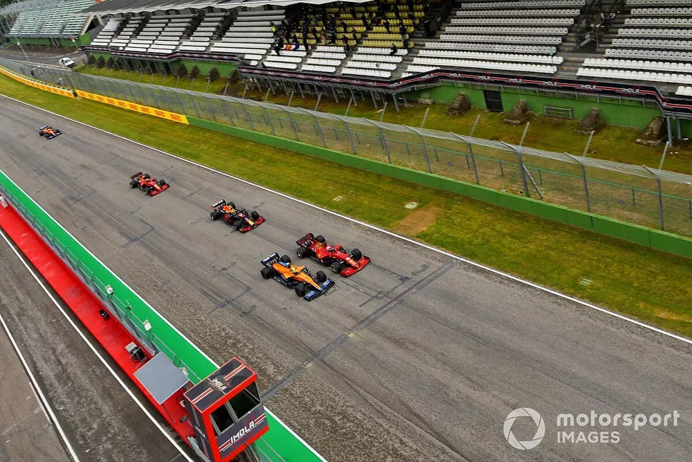 Salida Charles Leclerc, Ferrari SF21, Lando Norris, McLaren MCL35M, Sergio Pérez, Red Bull Racing RB16B, Carlos Sainz Jr., Ferrari SF21