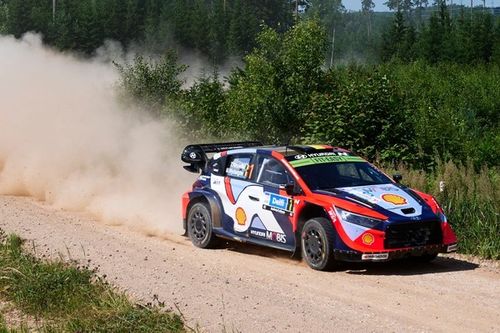 WRC Estonia: Thierry Neuville, primer líder tras un jueves fugaz