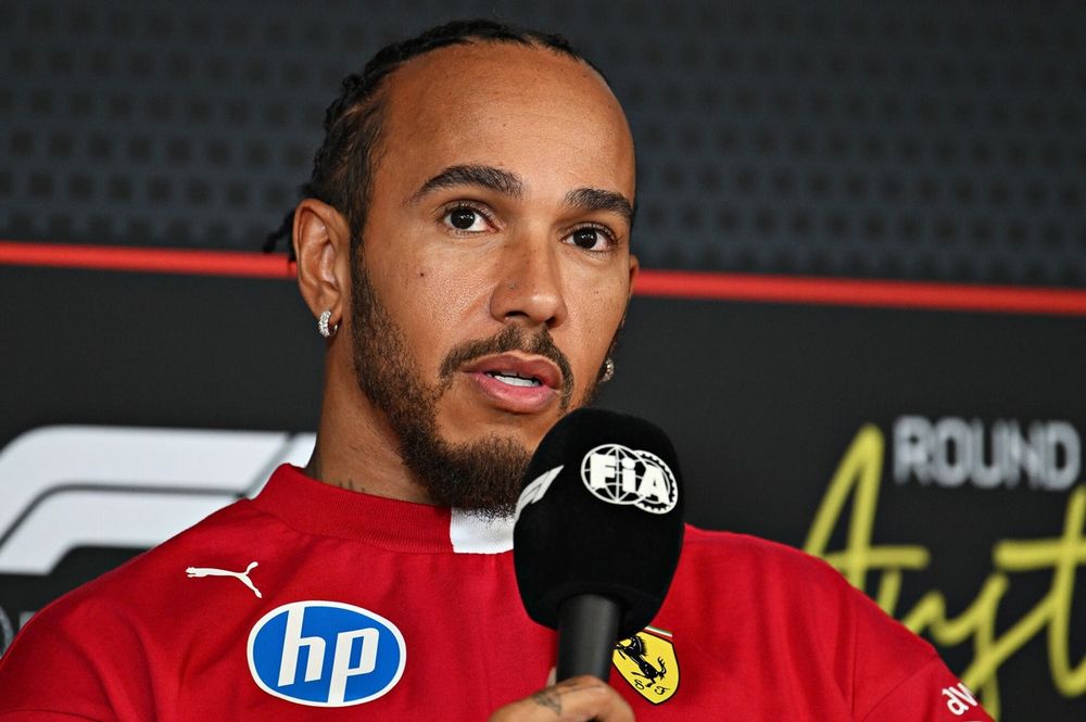 Lewis Hamilton admite: Rumores sobre Horner "um pouco de distra&ccedil;&atilde;o"