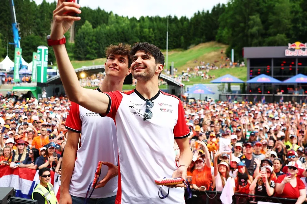 Esteban Ocon, Haas F1 Team, Oliver Bearman, Haas F1 Team