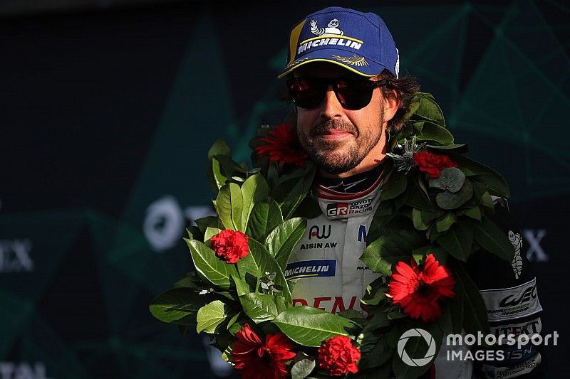 Podium: vainqueur #8 Toyota Gazoo Racing Toyota TS050: Fernando Alonso 