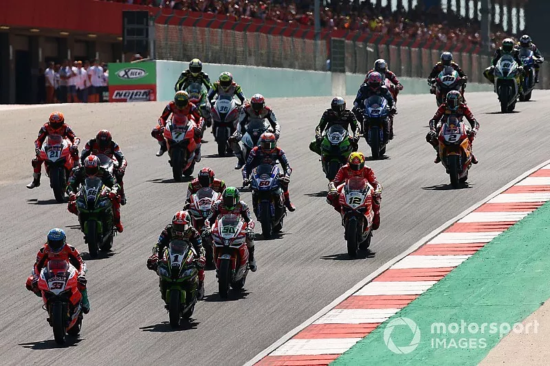 Marco Melandri, Aruba.it Racing-Ducati SBK Team, Tom Sykes, Kawasaki Racing race start