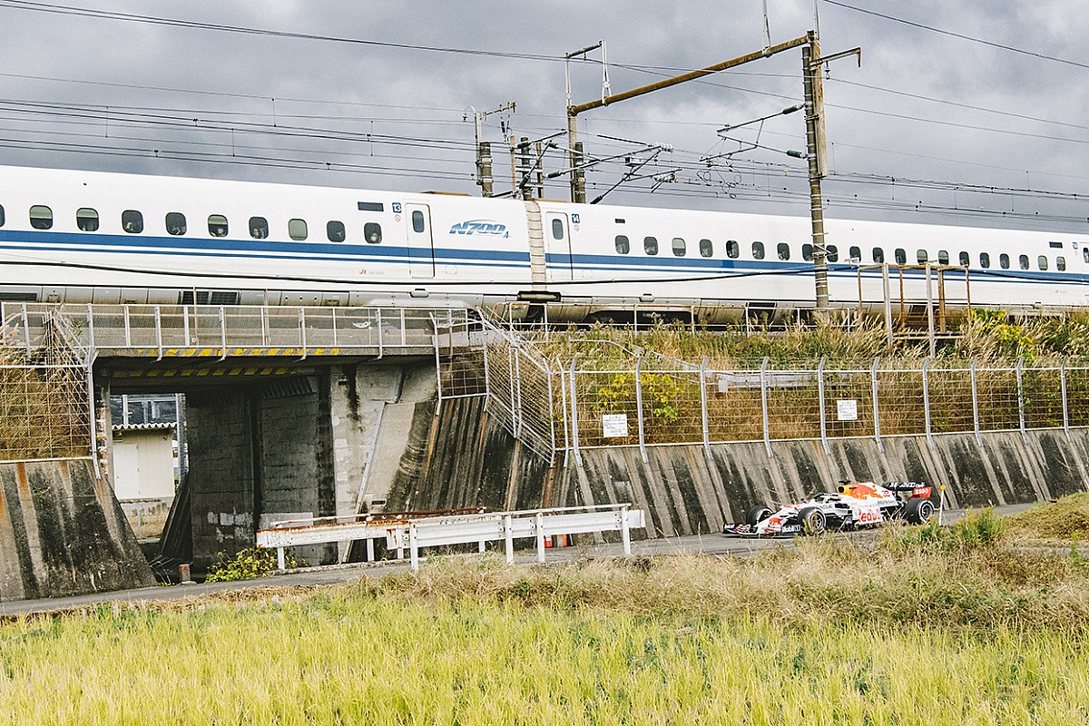Shinkansen Racing 新幹線とF1マシン、本当に速いのはどっち? 記録から紐解く最高速……日本の”宝物”