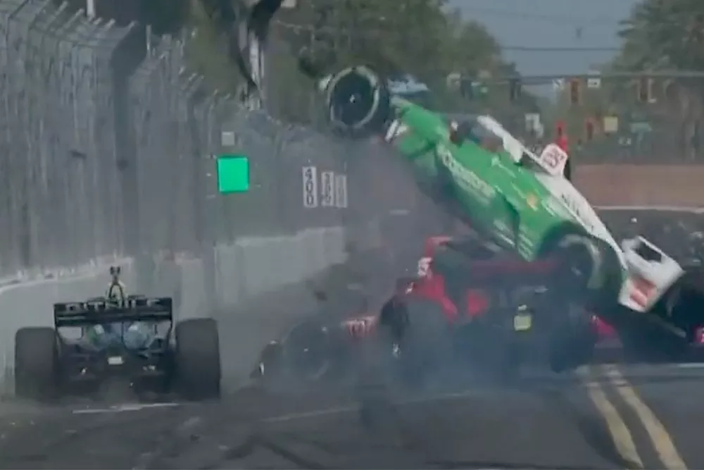 Accidente al inicio del GP St. Pete