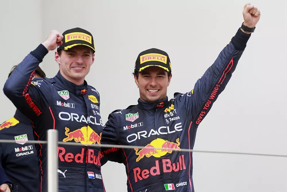 Podio: ganador Max Verstappen, Red Bull Racing, segundo lugar Sergio P&eacute;rez, Red Bull Racing