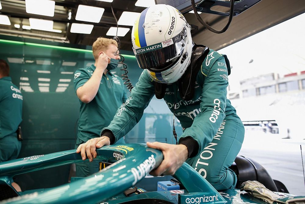 Sebastian Vettel, Aston Martin AMR22

