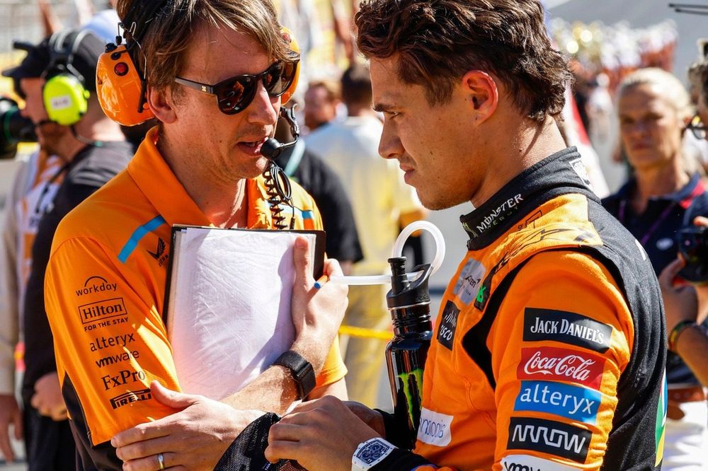 Lando Norris, McLaren F1 Team, on the grid with his engineer