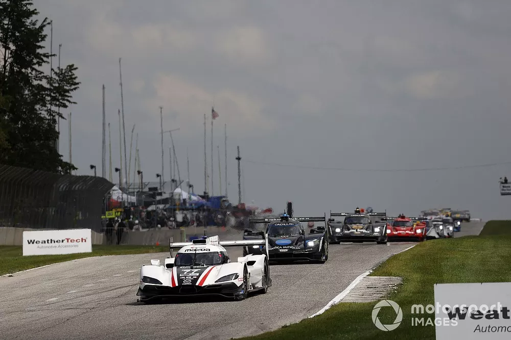 #77 Mazda Team Joest Mazda DPi, DPi: Oliver Jarvis, Tristan Nunez, #10 Konica Minolta Cadillac DPi-V.R. Cadillac DPi, DPi: Renger Van Der Zande, Ryan Briscoe