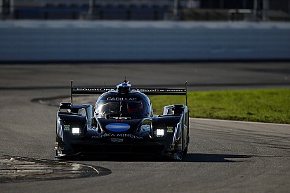 Alonso completa las 15 horas y es líder en Daytona