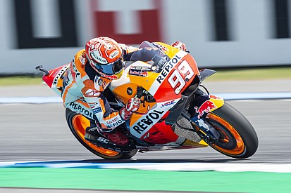 MotoGP: Marquez si prende Buriram "alla Dovizioso" proprio ai danni di Dovi
